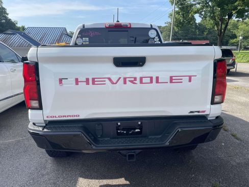 Used 2025 Chevrolet Colorado ZR2 w/ Technology Package AWD/4WD image 7