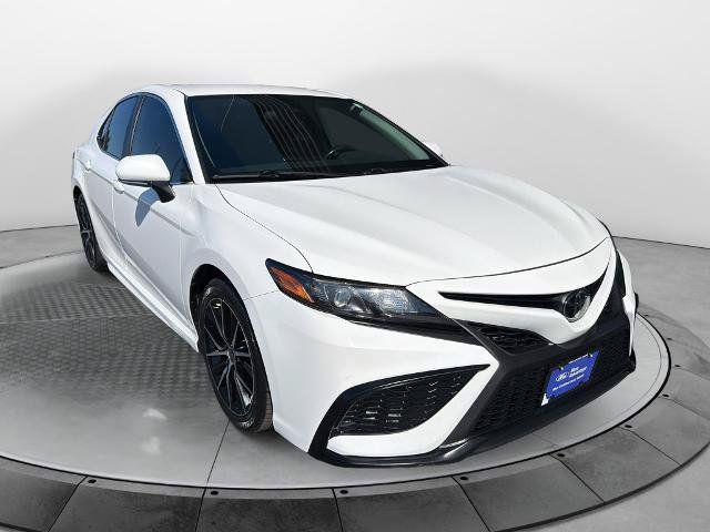 Used 2023 Toyota Camry SE FWD image 1