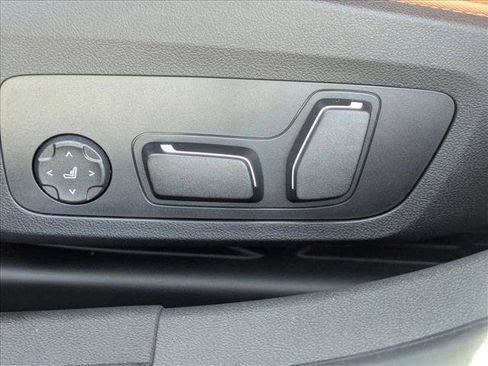 New 2026 BMW 330i Sedan w/ Convenience Package image 4