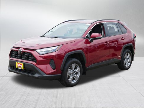 Used 2025 Toyota RAV4 XLE w/ Convenience Package AWD/4WD image 3
