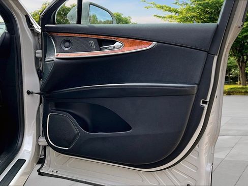 Used 2020 Lincoln Nautilus Reserve FWD image 23