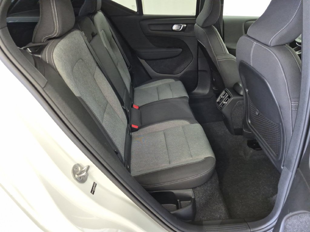 Used 2025 Volvo XC40 B5 Core AWD/4WD image 32