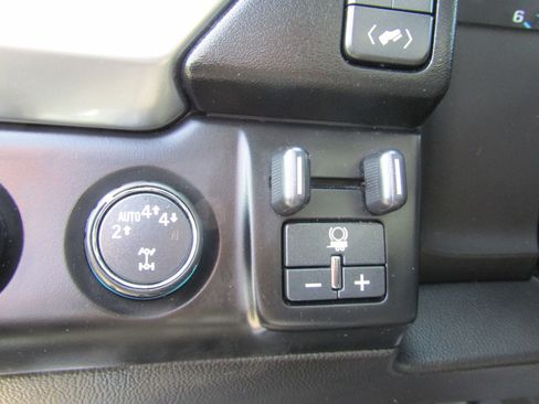 Used 2017 Chevrolet Tahoe Premier AWD/4WD image 29