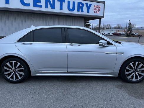 Used 2018 Lincoln Continental Premiere image 12