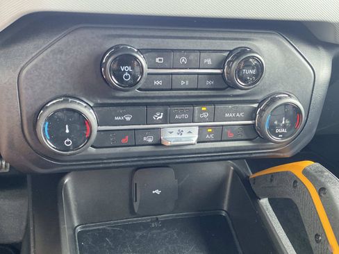 Used 2022 Ford Bronco Badlands w/ Sasquatch Package AWD/4WD image 21