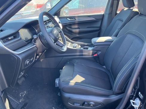 New 2025 Jeep Grand Cherokee Laredo X image 16