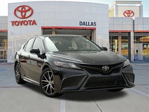 Used 2022 Toyota Camry SE FWD image 1