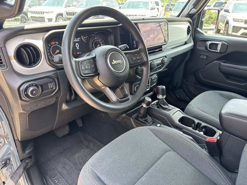 Used 2025 Jeep Wrangler Sport AWD/4WD image 17