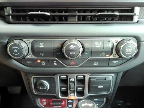 Used 2026 Jeep Wrangler Unlimited Rubicon AWD/4WD image 40