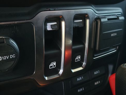 Certified 2022 Jeep Wrangler Sport AWD/4WD image 14