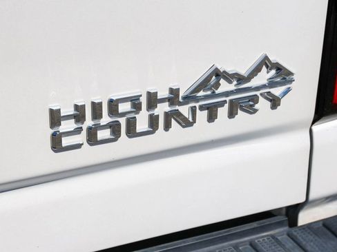 Used 2024 Chevrolet Silverado 2500 High Country w/ High Country Premium Package image 11