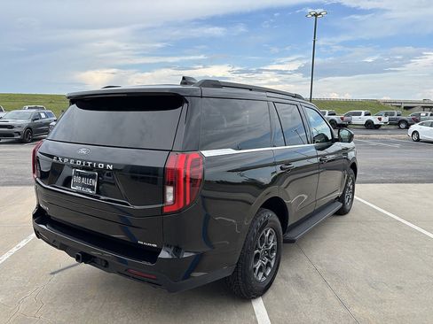 Used 2025 Ford Expedition Active AWD/4WD image 6