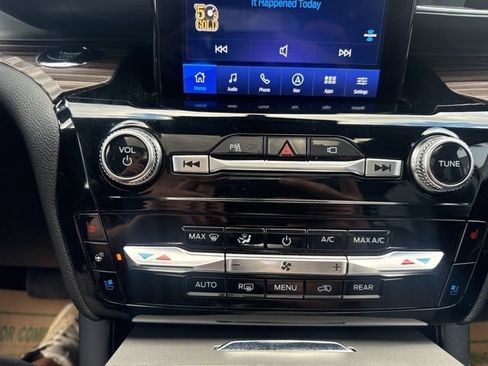 Certified 2023 Ford Explorer Limited w/ Limited Technology Package AWD/4WD image 24