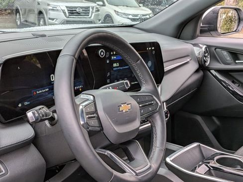 Used 2025 Chevrolet Equinox LT image 9