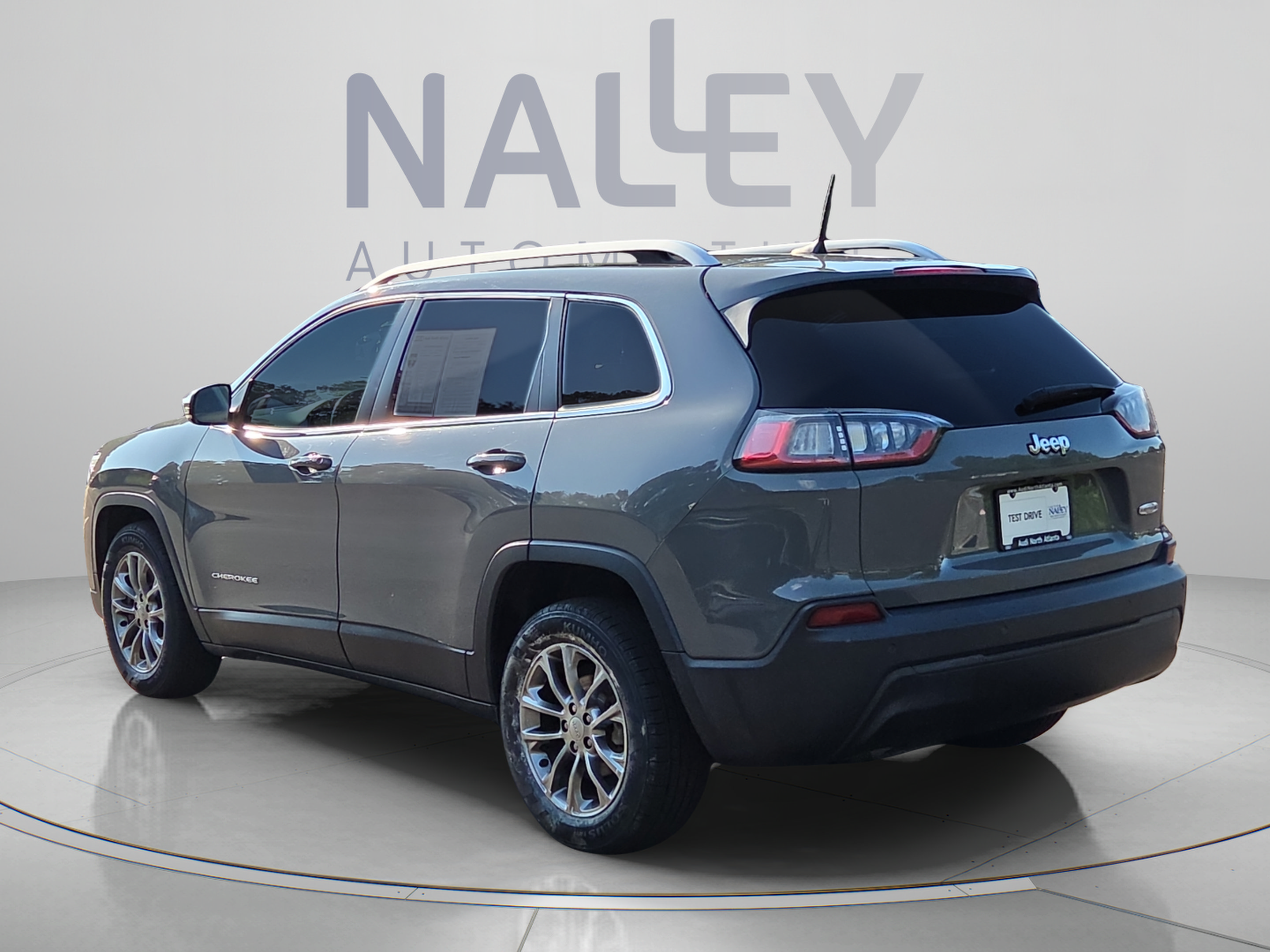 Used 2019 Jeep Cherokee Latitude Plus FWD image 3