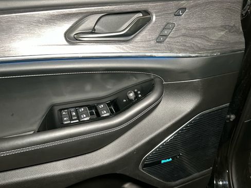 Used 2021 Jeep Grand Cherokee L Overland w/ Luxury Tech Group IV image 21