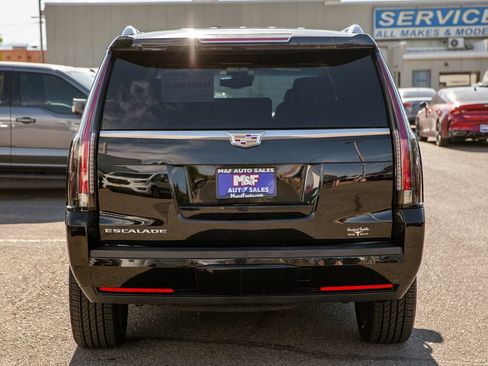 Used 2016 Cadillac Escalade Luxury AWD/4WD image 6