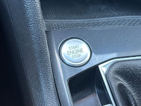 Certified 2022 Volkswagen Tiguan SE w/ Panoramic Sunroof Package image 23