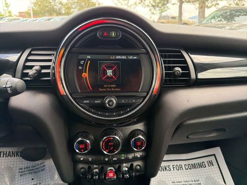 Used 2020 MINI Cooper 4-Door Hardtop FWD image 31