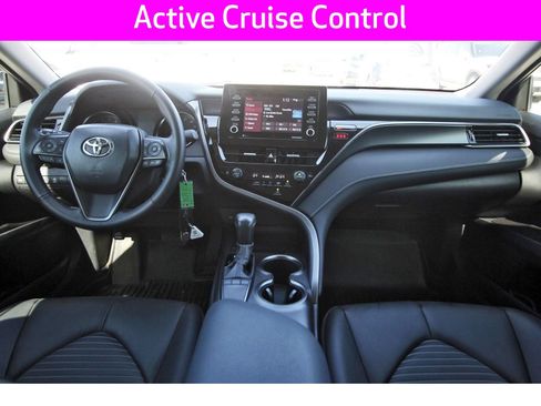 Used 2024 Toyota Camry SE image 11