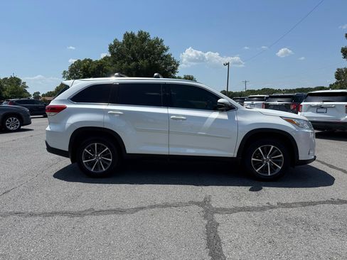 Used 2019 Toyota Highlander XLE AWD/4WD image 7