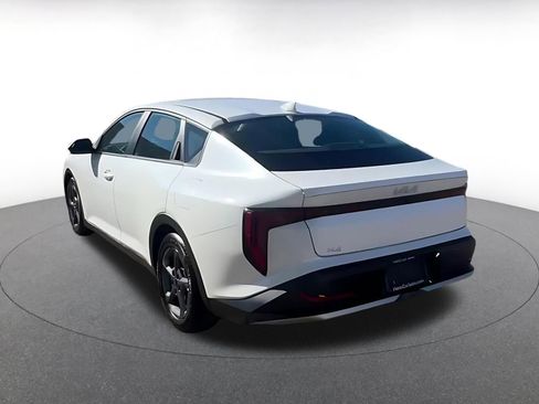 Used 2025 Kia K4 LXS image 3