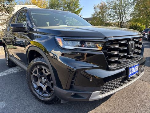 Used 2024 Honda Pilot TrailSport image 2