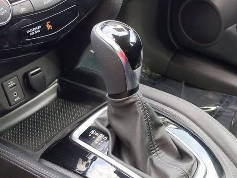 Used 2017 Nissan Rogue SL w/ SL Premium Package image 27