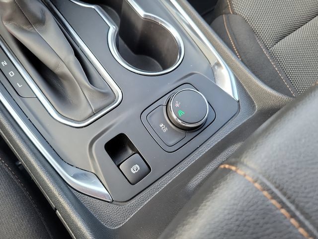 Used 2021 Chevrolet Traverse LT FWD image 25