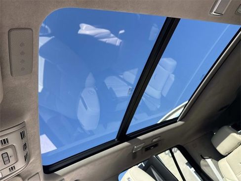 Used 2021 Cadillac Escalade Sport Platinum w/ LPO, ONYX Package image 21