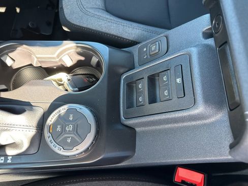 New 2025 Ford Bronco 4-Door image 28