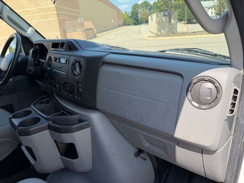 Used 2013 Ford E-250 and Econoline 250 w/ PWR Group RWD image 13