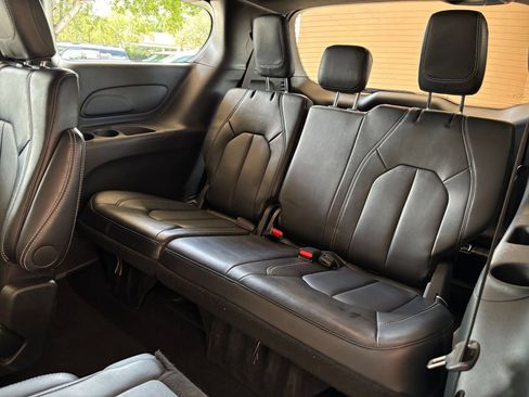 Used 2025 Chrysler Pacifica Select FWD image 27