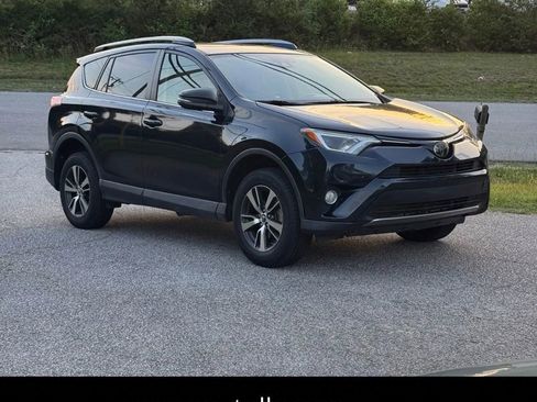 Used 2017 Toyota RAV4 XLE FWD image 1