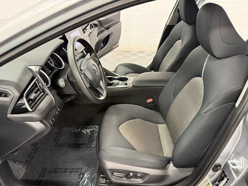 Used 2022 Toyota Camry LE FWD image 11