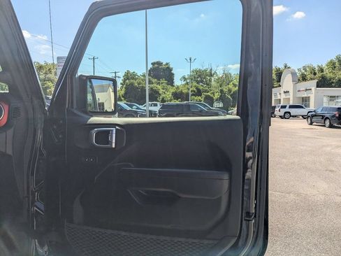 Used 2021 Jeep Gladiator Rubicon w/ Cold Weather Group AWD/4WD image 30