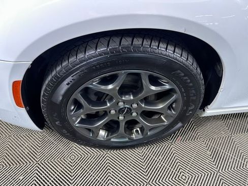 Used 2018 Chrysler 300 S w/ 300S Premium Group AWD/4WD image 10