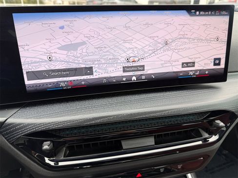 Certified 2025 BMW 330i xDrive 330i xDrive w/ Convenience Package image 21