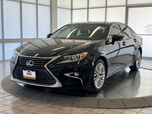 Used 2016 Lexus ES 350 w/ Luxury Package w/Wood Trim image 3