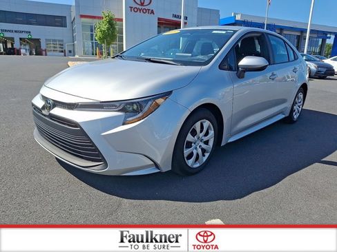 Certified 2025 Toyota Corolla LE FWD image 3