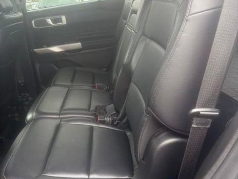 Used 2020 Ford Explorer XLT w/ Equipment Group 202A AWD/4WD image 10
