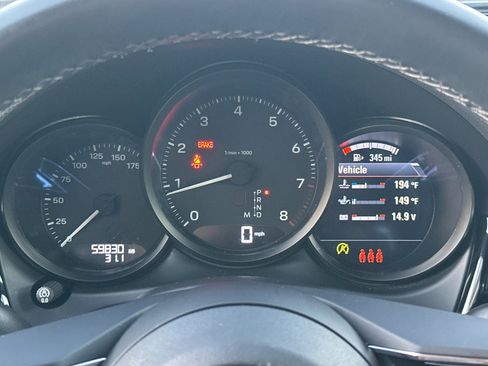 Used 2022 Porsche Macan w/ Premium Package image 24