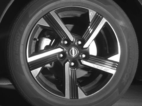 Used 2025 Nissan Sentra SV FWD image 12