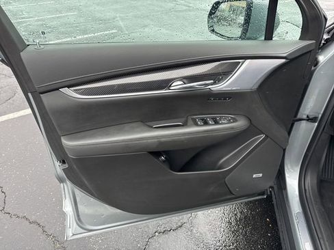 Used 2024 Cadillac XT6 Sport image 19