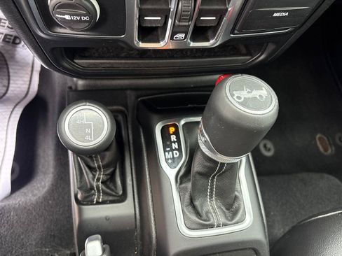 Used 2019 Jeep Wrangler Unlimited Sahara w/ LED Lighting Group AWD/4WD image 29