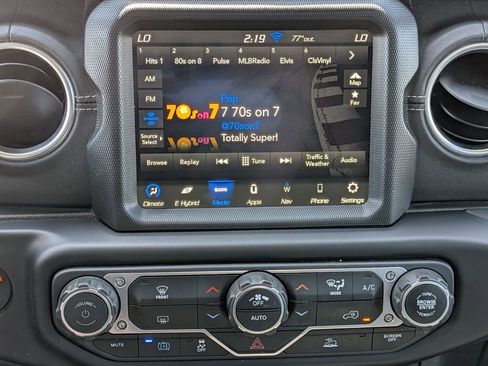 Used 2023 Jeep Wrangler Unlimited Sahara image 13