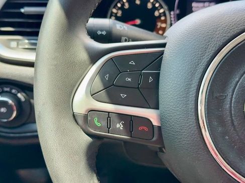 Used 2020 Jeep Renegade Latitude AWD/4WD image 16