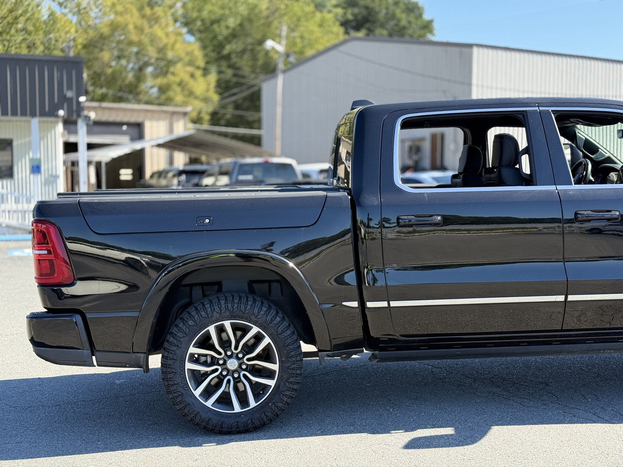 Used 2025 RAM 1500 Limited w/ Trailer Tow Group AWD/4WD image 32