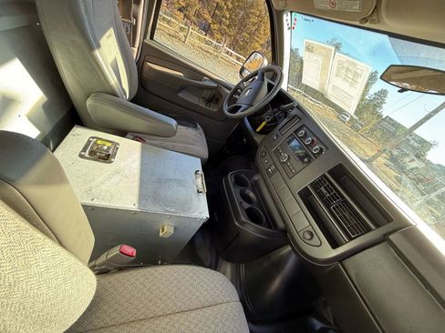 Used 2014 Chevrolet Express 2500 image 17