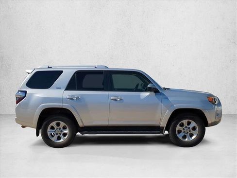 Used 2015 Toyota 4Runner SR5 image 3